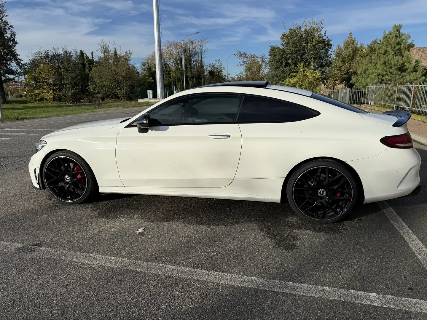 Mercedes-Benz C 300 d coupé allestimento AMG Bianco - 2