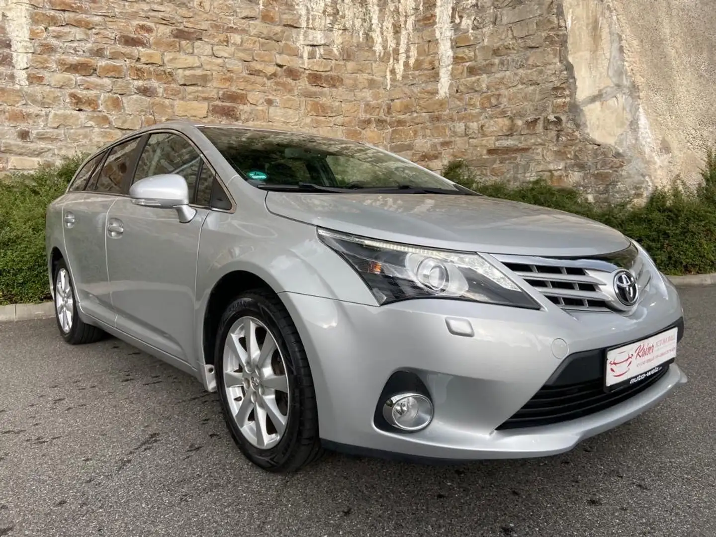 Toyota Avensis Kombi*1.Hand*Klima*Xenon*Tempomat*Kamera Silber - 1