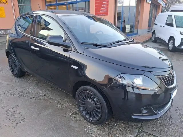 Lancia Ypsilon Ypsilon 1.0 FireFly 5 porte S&S Hybrid Silver