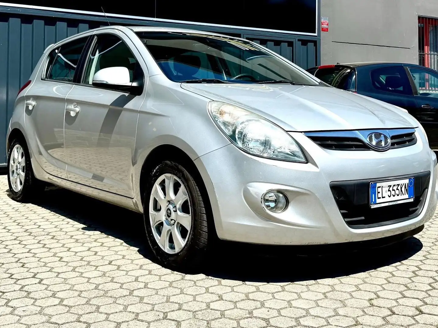 Hyundai i20 i20 5p 1.4 GPL Comfort FL  NEOPATENTATI Plateado - 1