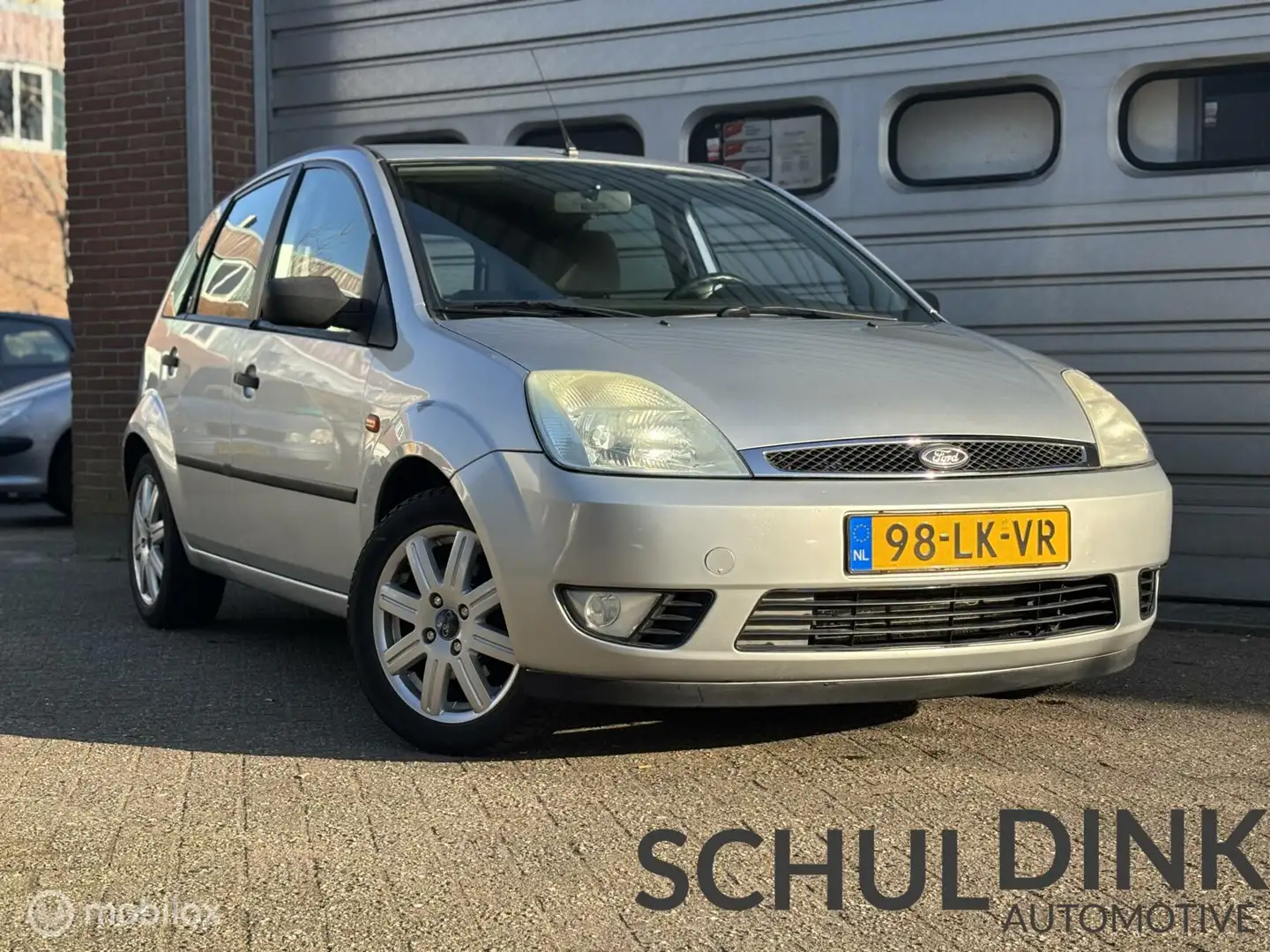 Ford Fiesta 1.4-16V Ghia AUTOMAAT|TREKHAAK|AIRCO|ELEKTRISCHE R Grijs - 1