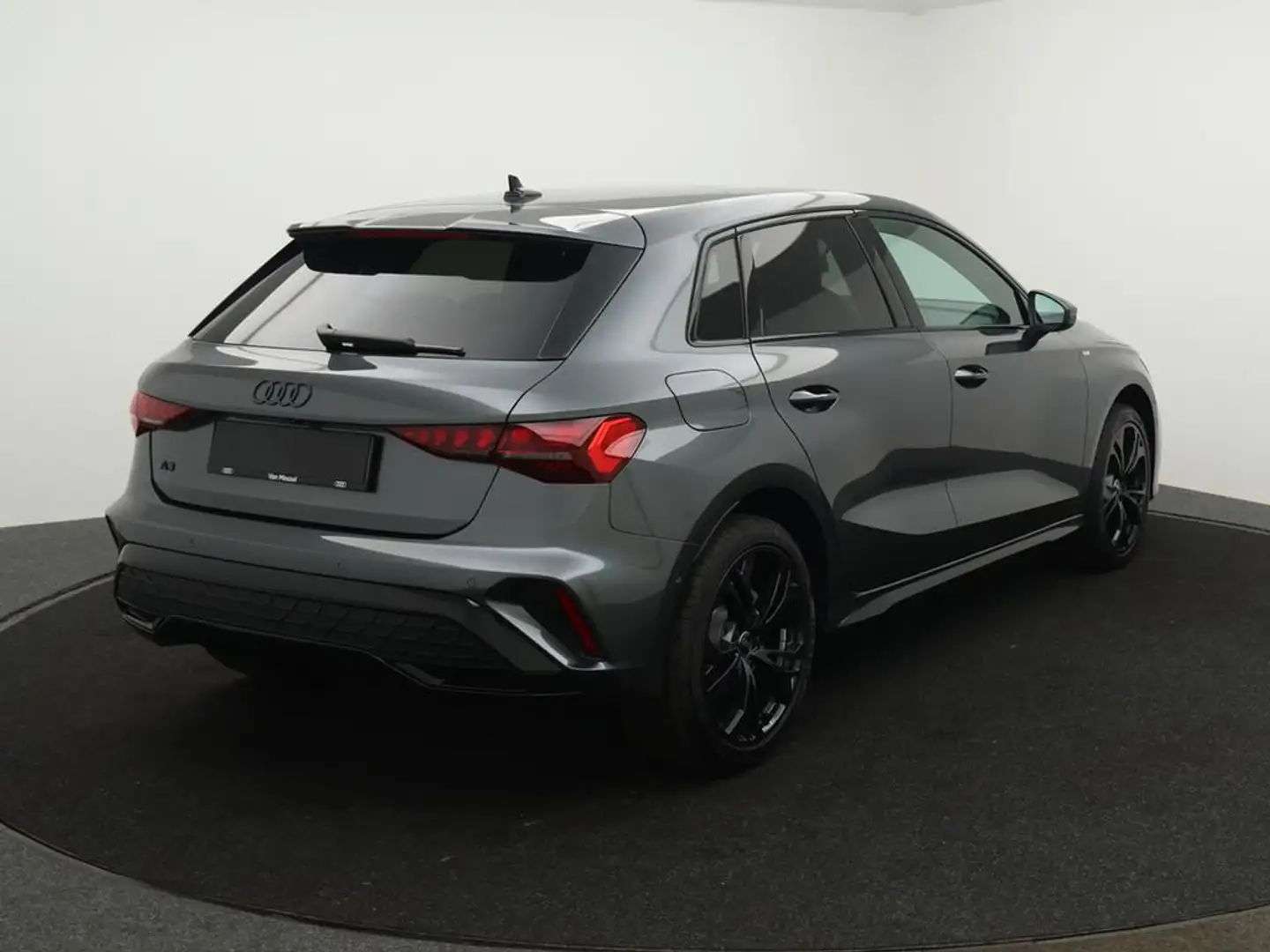 Audi A3 Sportback Audi A3 Sportback 3X S-LINE 30TDI 116PK *ZWARTE VELGEN*SFEERVERLICHTING PLUS*NAVI*APP CONNECT*DIGITAL DASHBOARD Grijs - 2