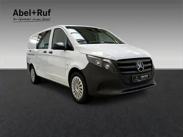 Mercedes-Benz Vito view 3