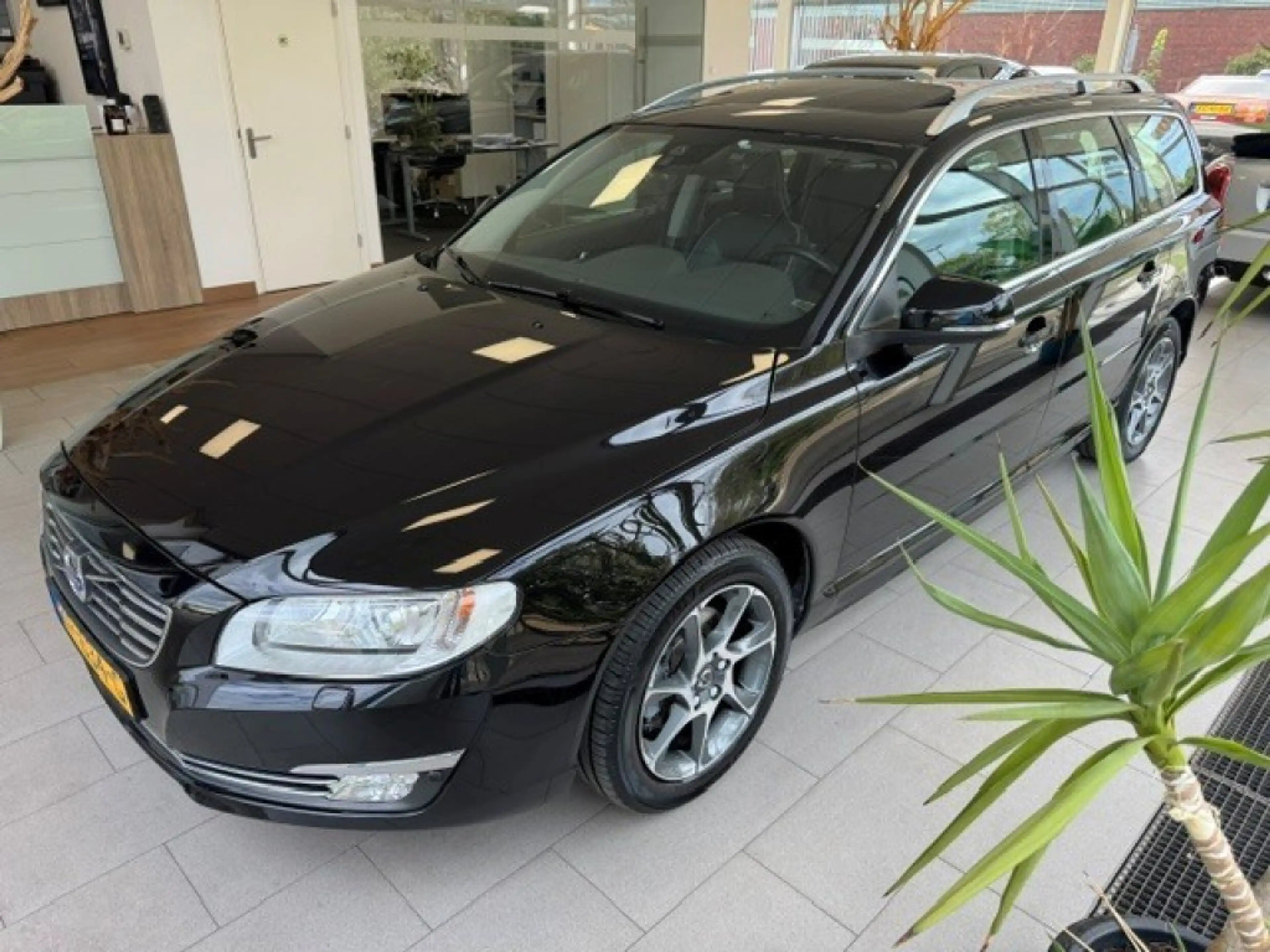 Volvo V70 2.0 T4 Polar+ Eerste eigenaar — photo 2