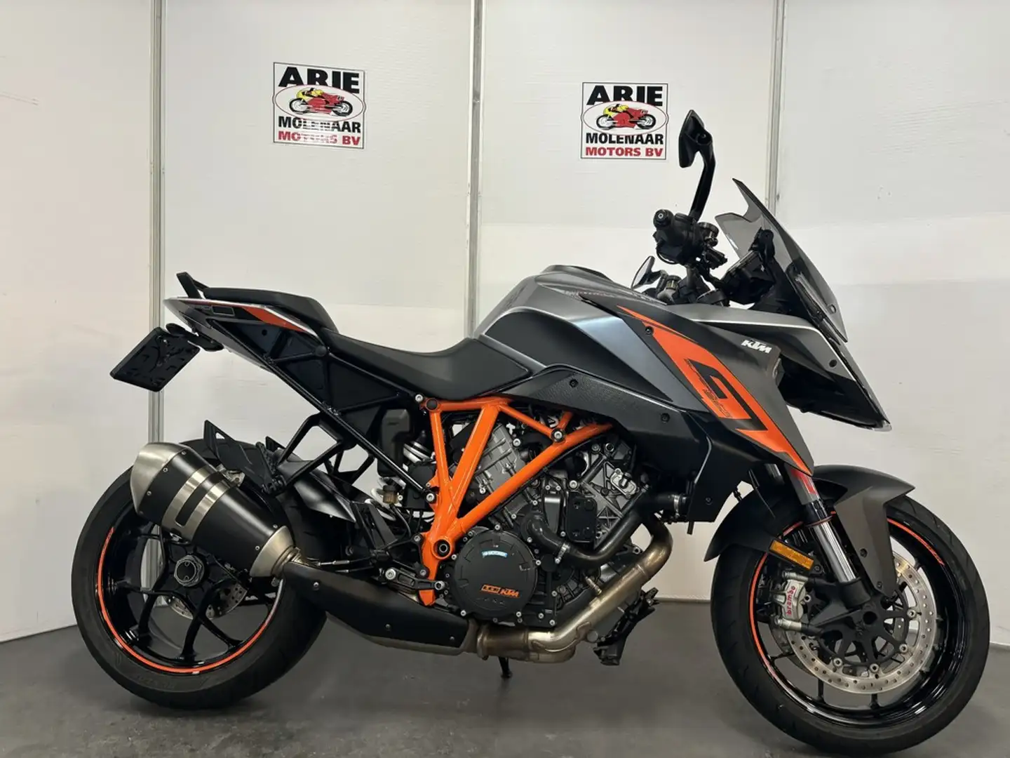 KTM 1290 Super Duke GT Orange - 1