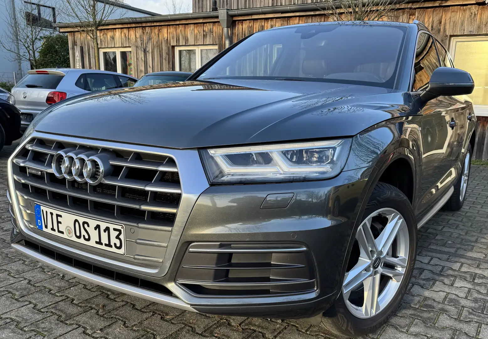 Audi Q5 Quattro Sport 2.0 TDI S-Line, Autom., Carplay usw. Grau - 1