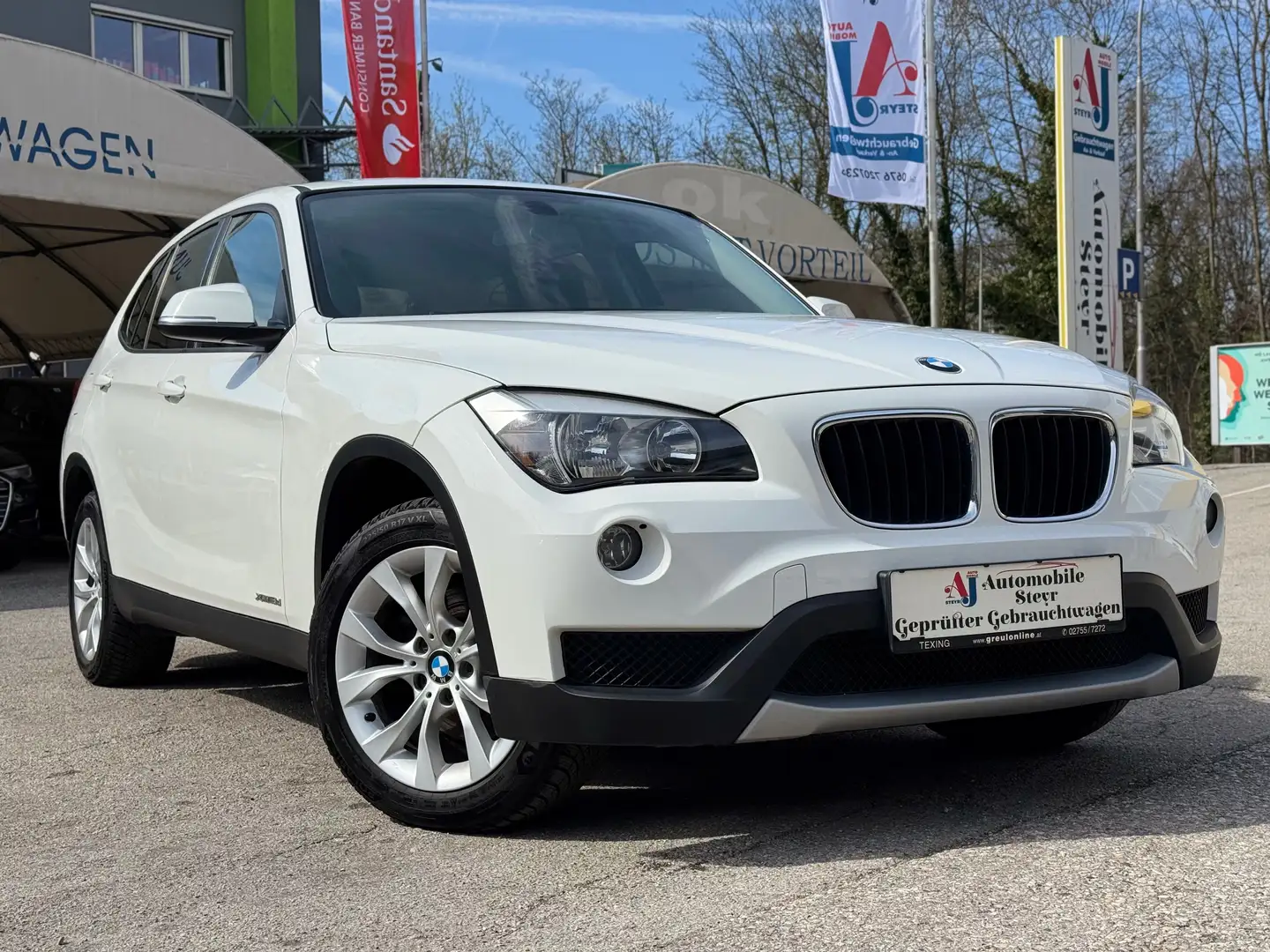 BMW X1 18 d xDrive Weiß - 1