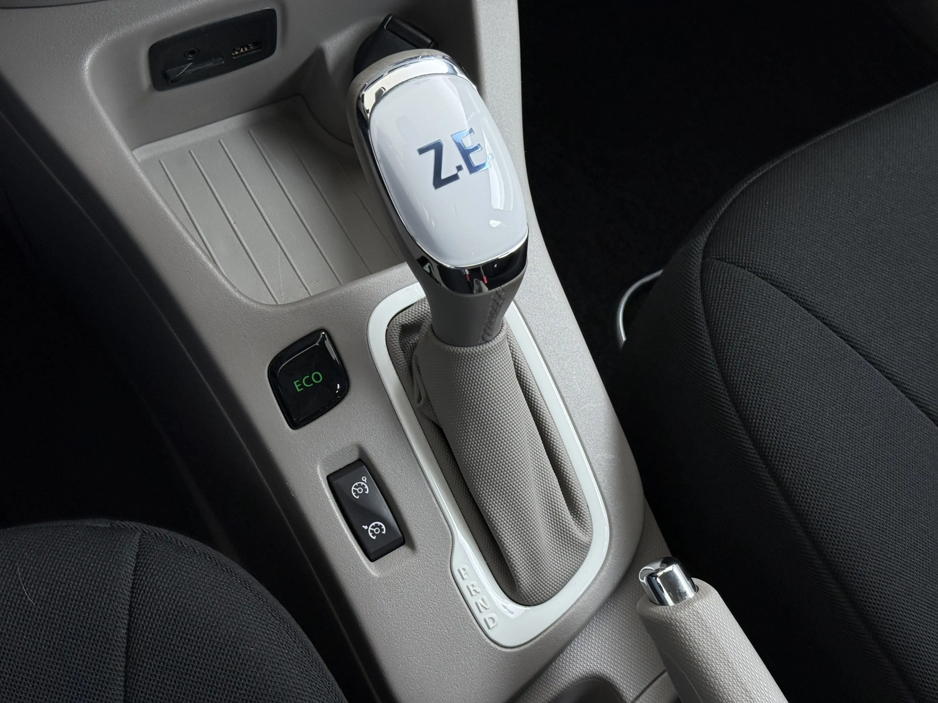 Renault ZOE R90 Life 41kWh Eigen Accu SOH 91% Apple Carplay An — photo 30