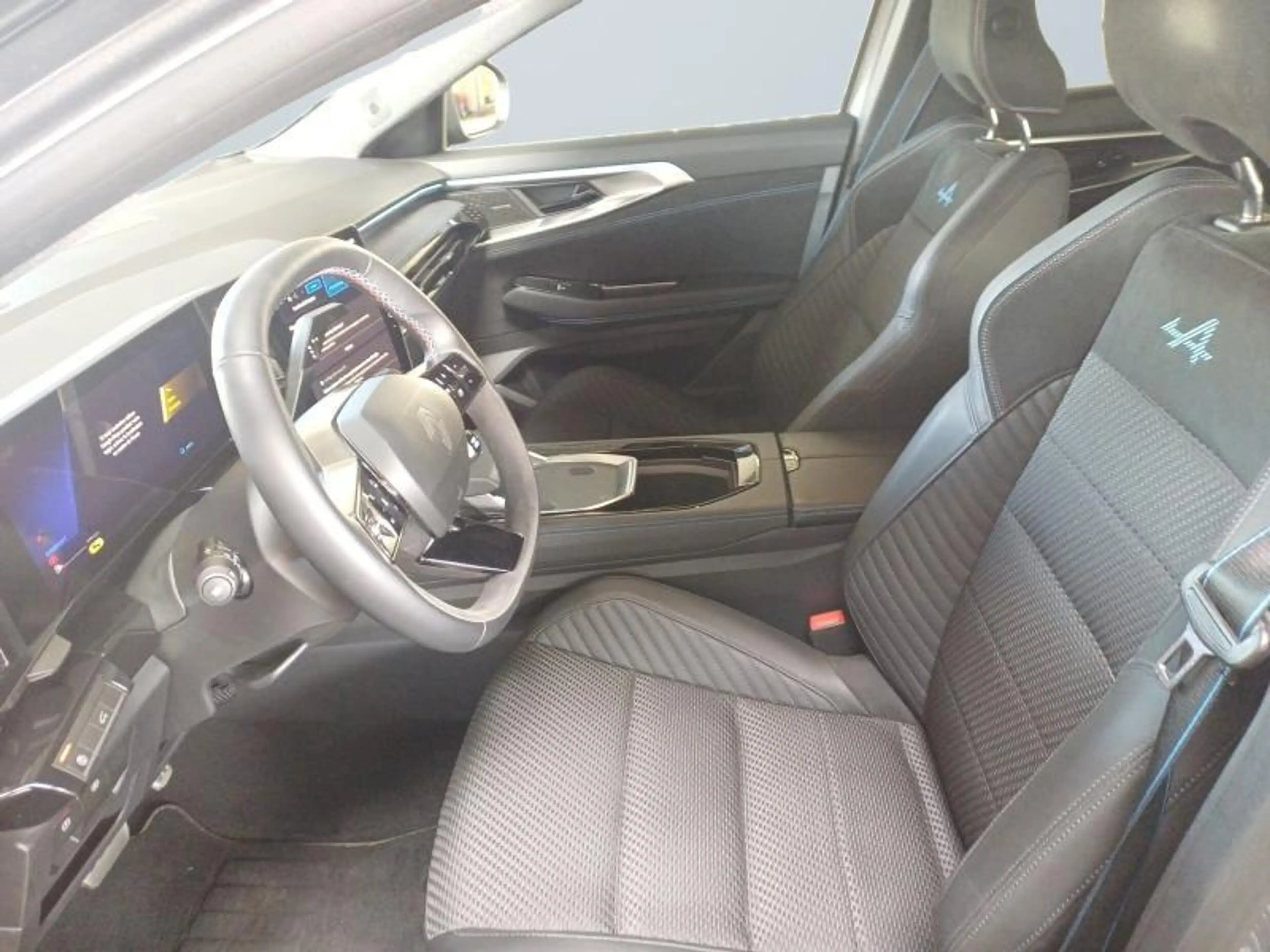Renault Austral 1.2 E-Tech Esprit Alpine 200 Hp — photo 13