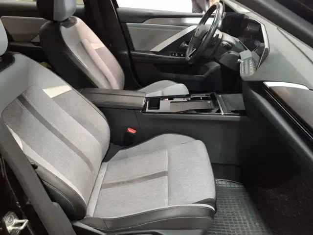 Opel Astra view 8