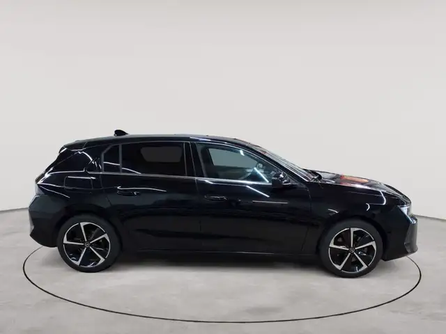 Opel Astra view 3