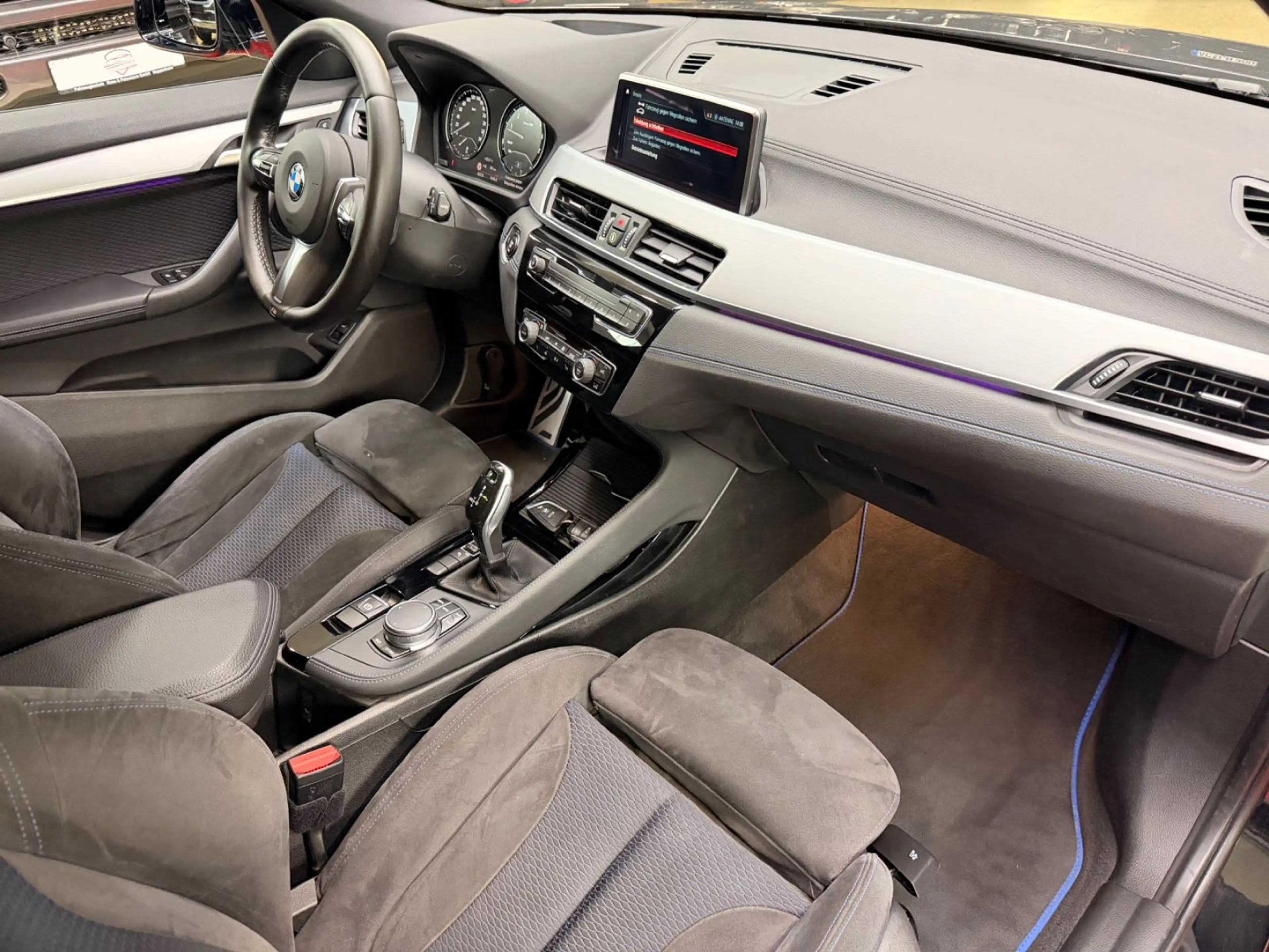 BMW X2 sDrive 20 i M Sport Head-Up SHZ Navi LED AHK — photo 15