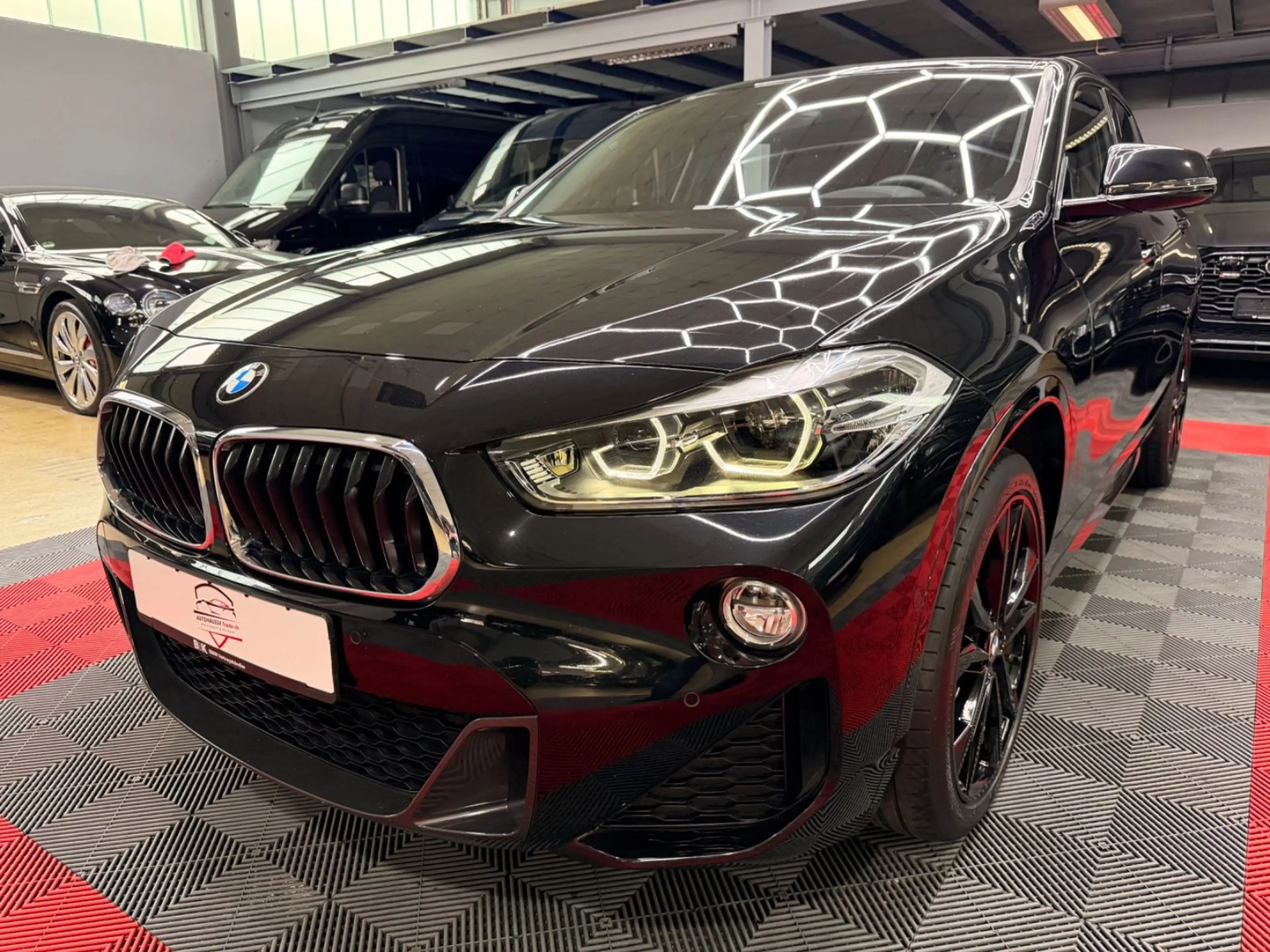 BMW X2 sDrive 20 i M Sport Head-Up SHZ Navi LED AHK — photo 3