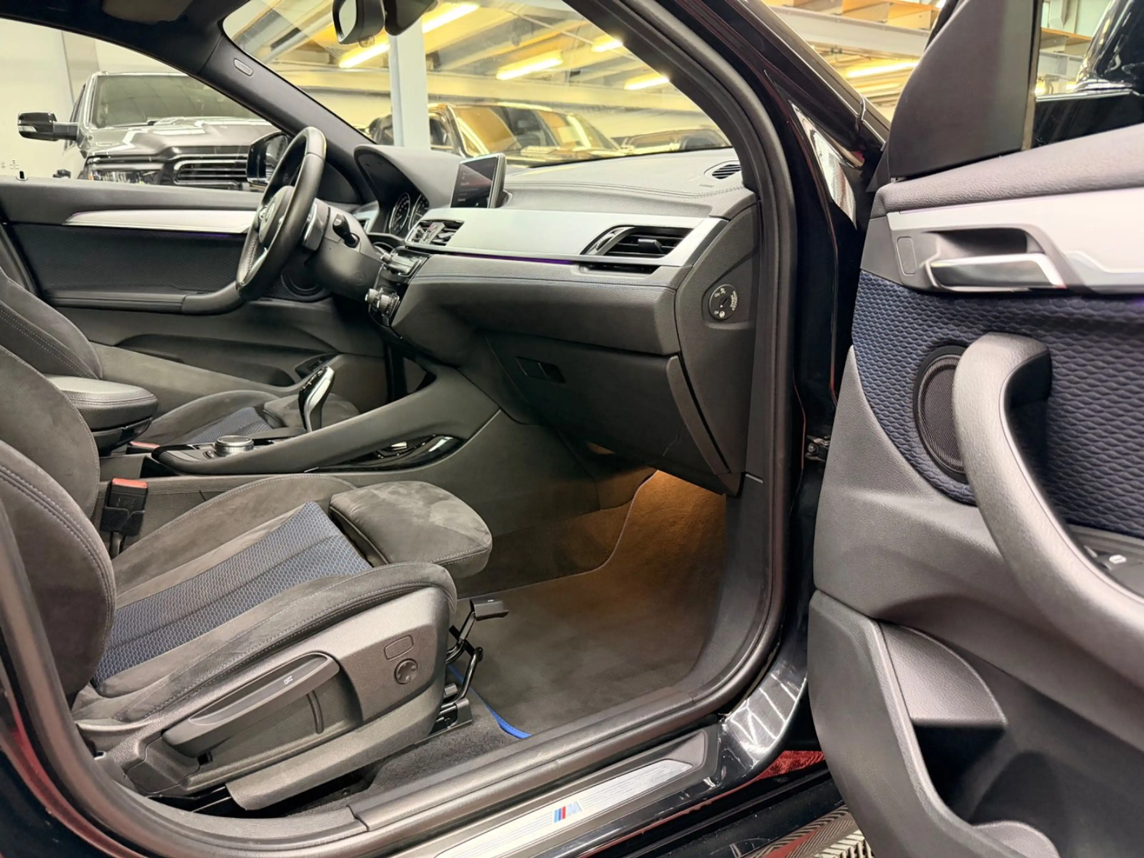 BMW X2 sDrive 20 i M Sport Head-Up SHZ Navi LED AHK — photo 14