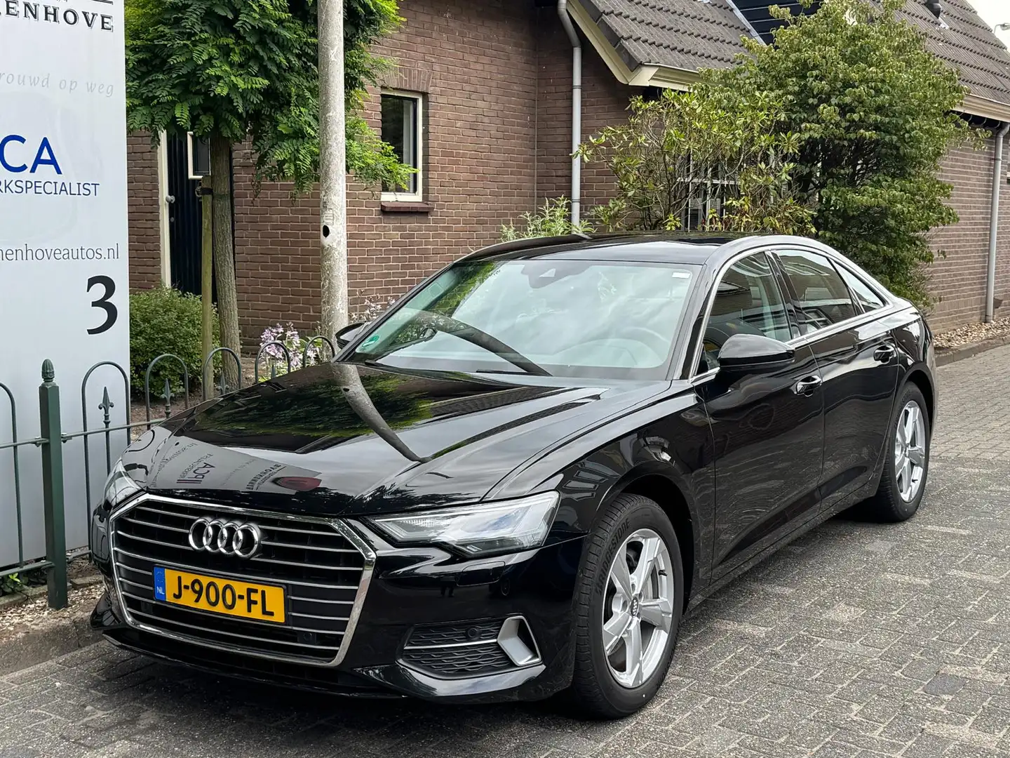 Audi A6 Limousine 45 TFSI Business edition Zwart - 2