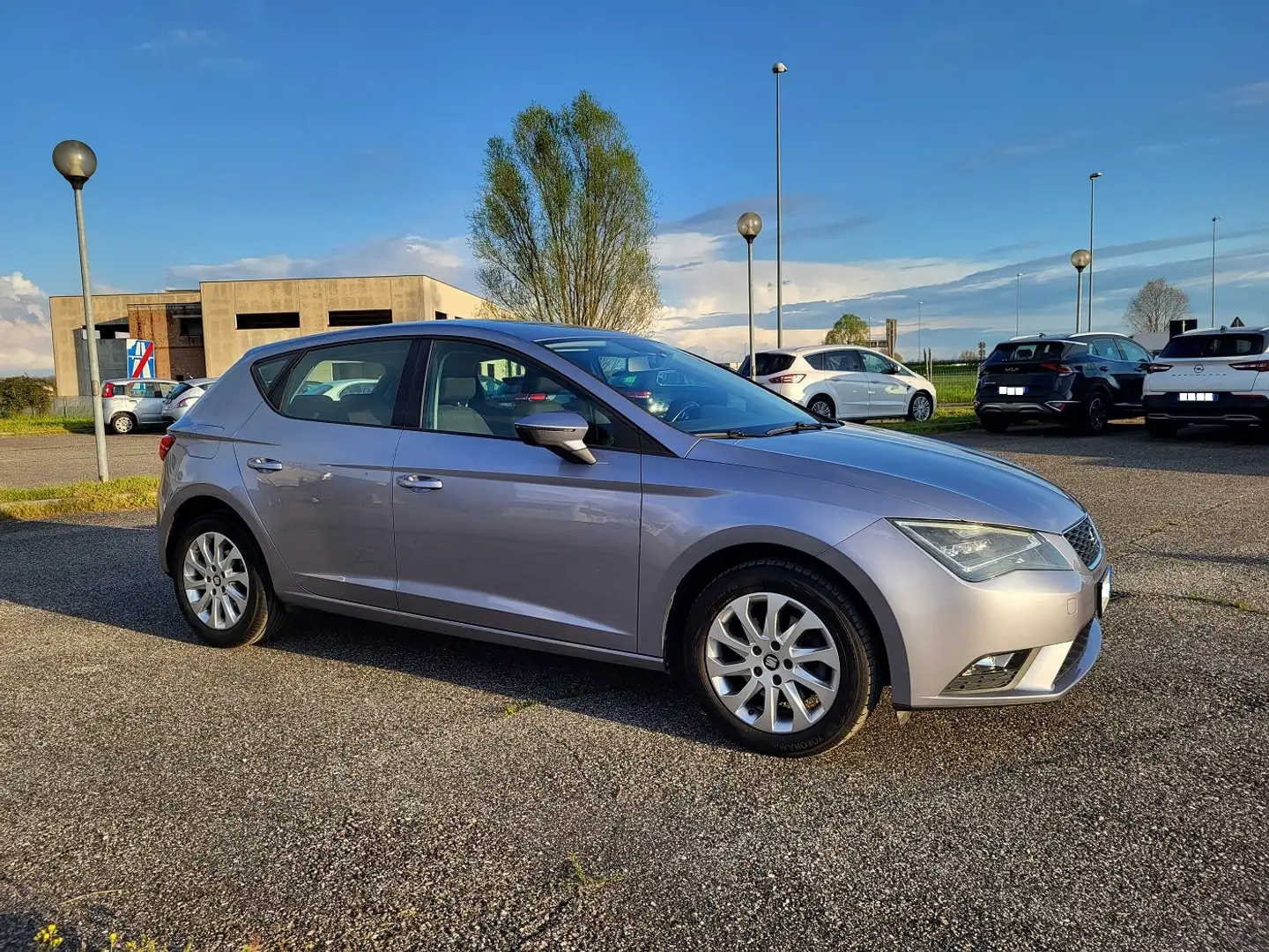 SEAT Leon 5 porte 1.6 tdi 110cv Style Grijs - 2