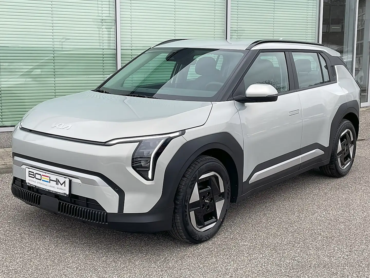 Kia EV3 FWD 81,4kWh Long Range Air Silber - 1