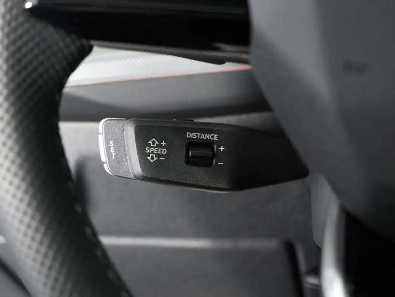 Audi Q3 35 2.0 tdi Identity Black s-tronic 12