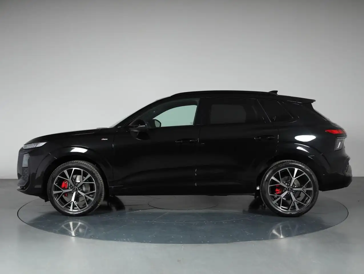 Audi Q3 35 2.0 tdi Identity Black s-tronic 3