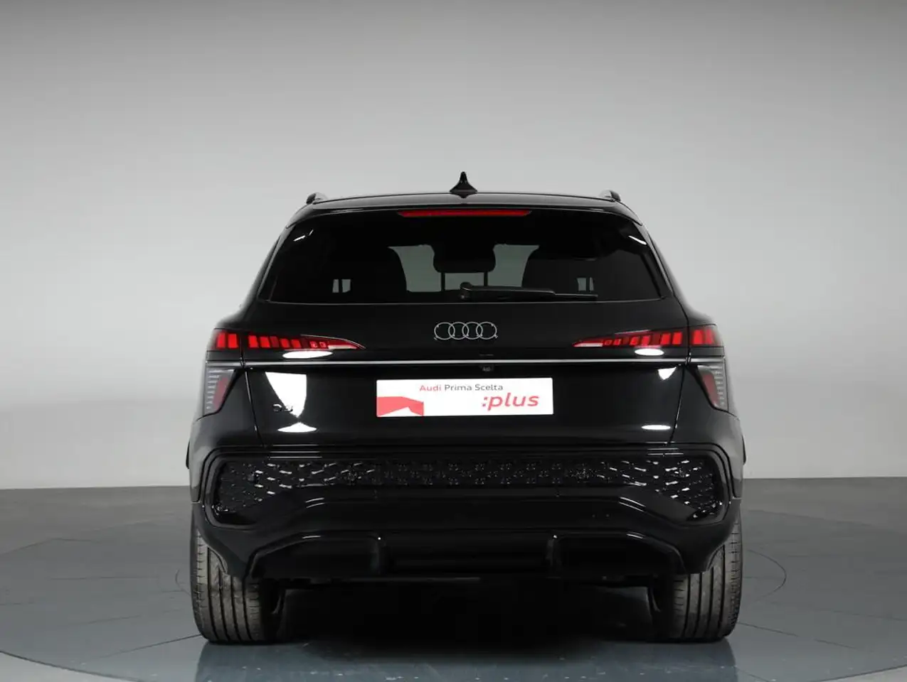 Audi Q3 35 2.0 tdi Identity Black s-tronic 5