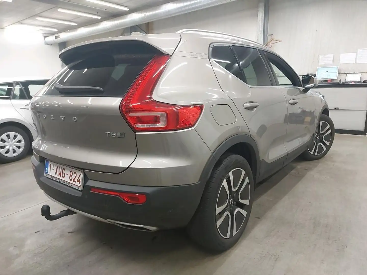 Volvo XC40 1.5 T5 Recharge Inscription Grijs - 2