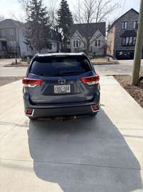 Hybrid XLE 4D Utility AWD