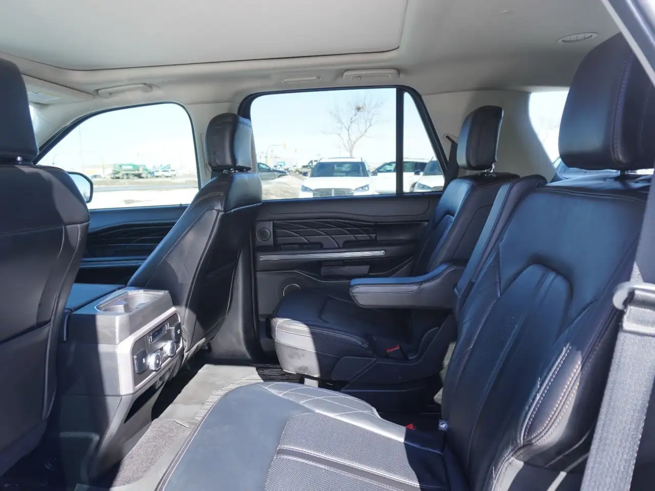 Ford Expedition снимка Ford Expedition