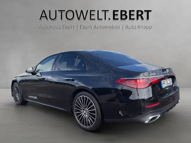 Mercedes-Benz E-Class view 3