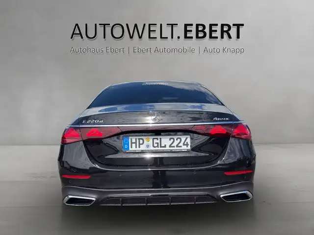 Mercedes-Benz E-Class view 4