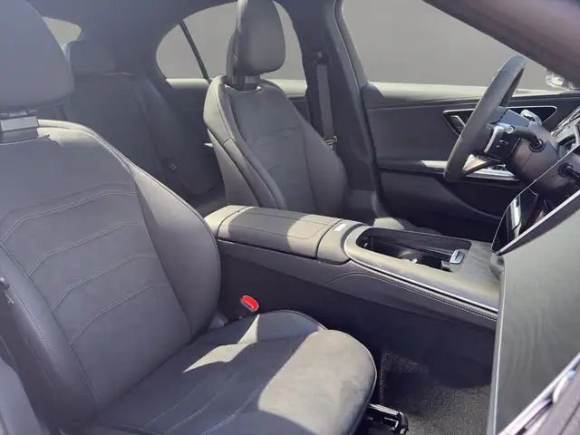 Mercedes-Benz E-Class view 9