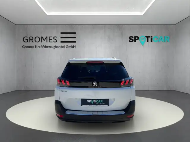 Peugeot 5008 view 4