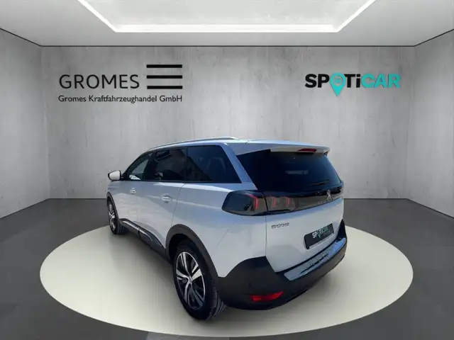 Peugeot 5008 view 5