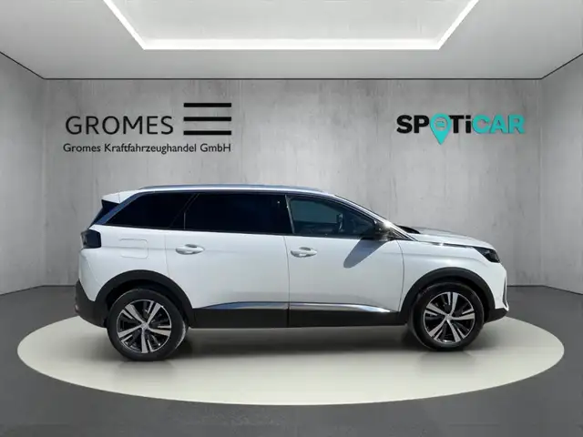 Peugeot 5008 view 2
