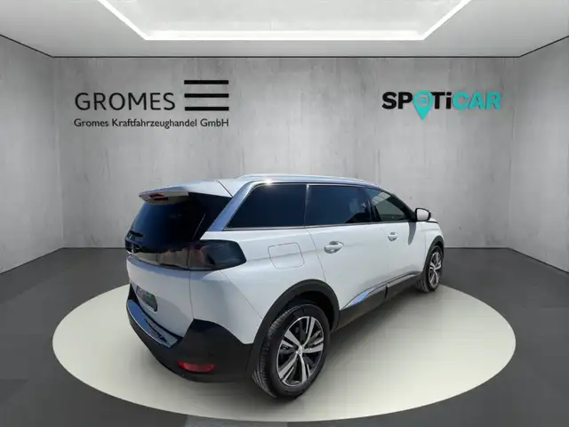 Peugeot 5008 view 3