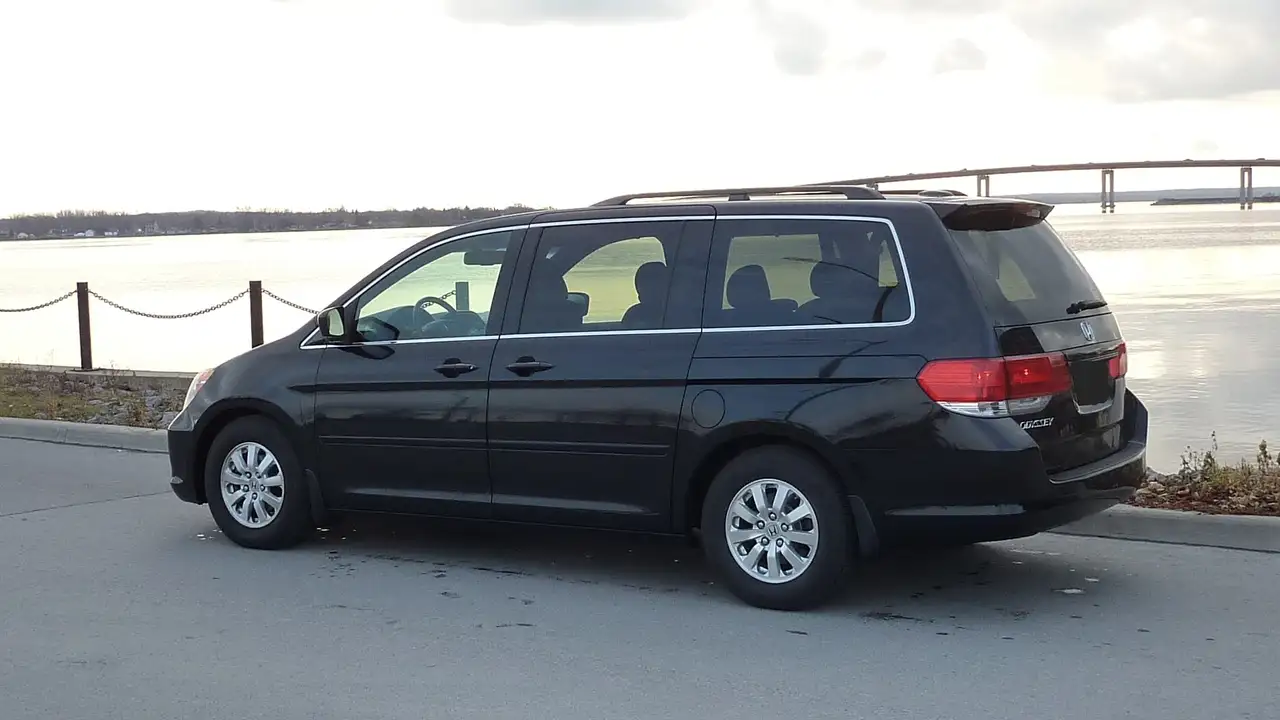Honda Odyssey снимка Honda Odyssey