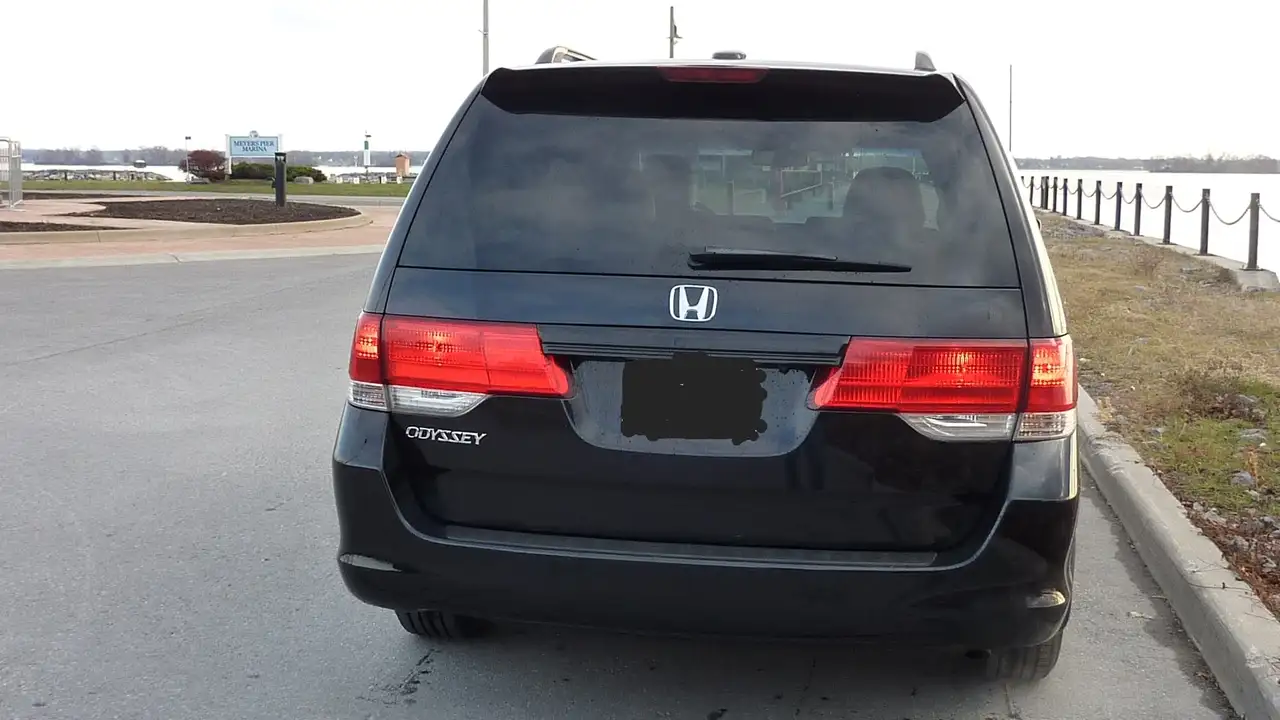 Honda Odyssey снимка Honda Odyssey