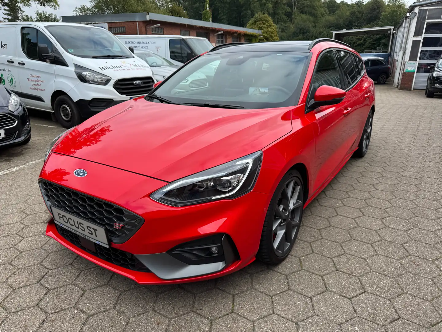 Ford Focus ST mit Styling-Paket Rosso - 1