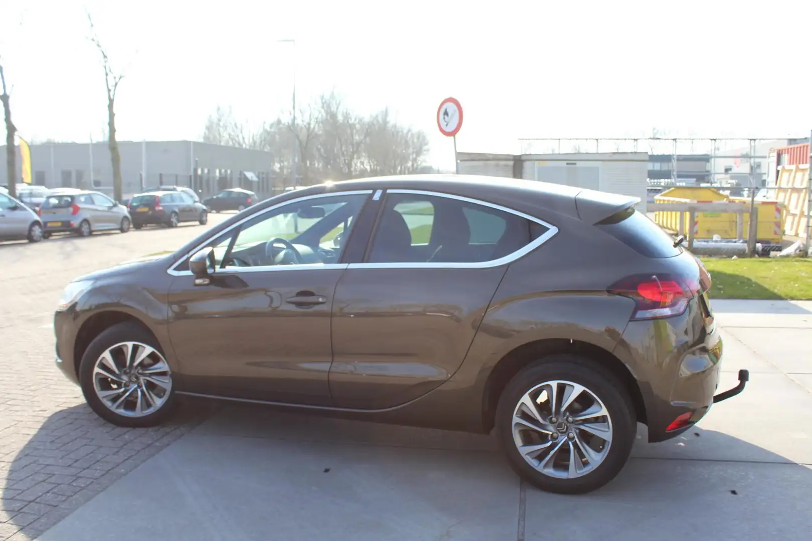 Citroen DS4 1.6 VTi Chic nap -multi media- navi - parkeersenso Bruin - 2
