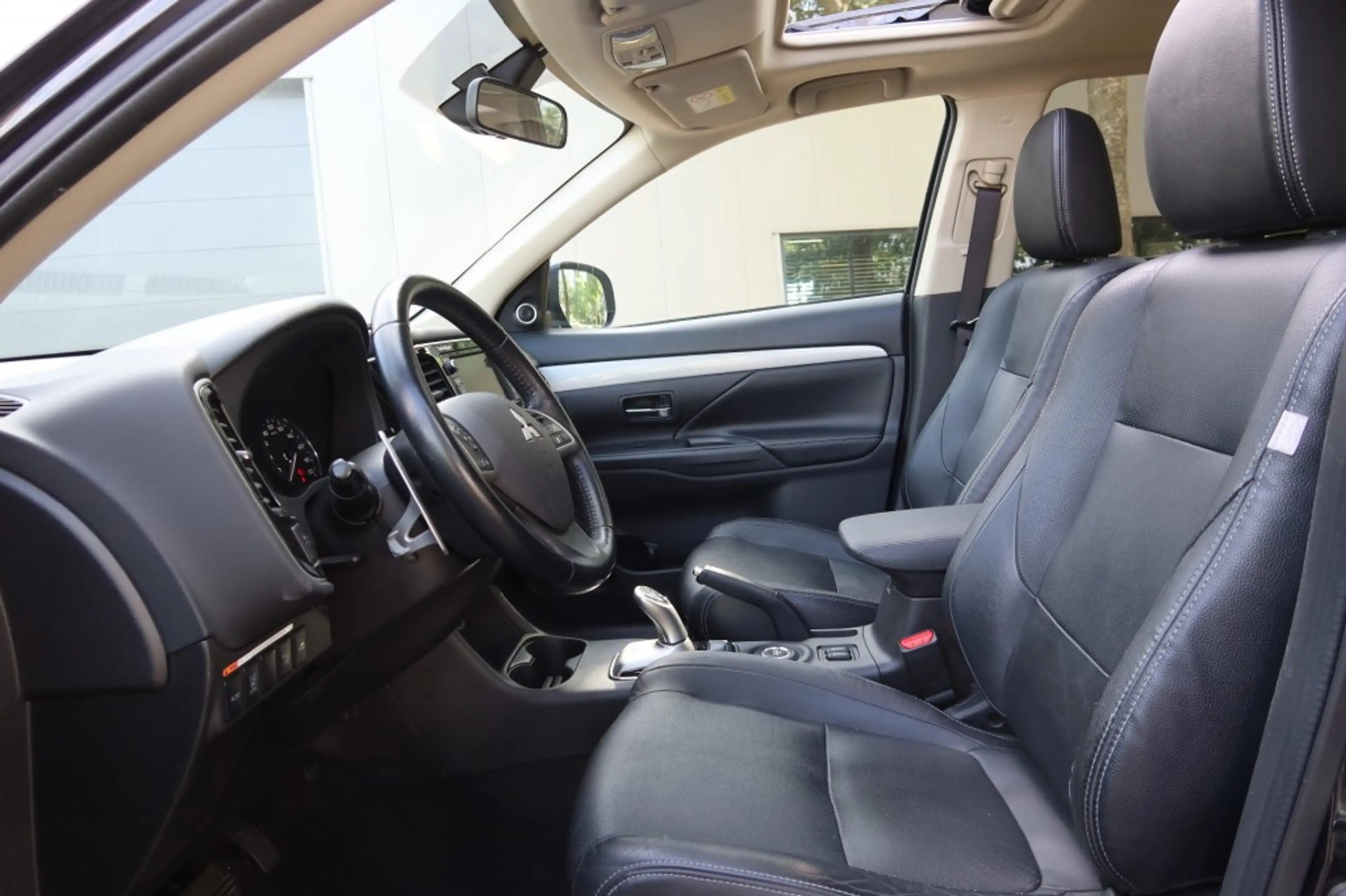 Mitsubishi Outlander 2.0 PHEV Instyle+ Clima, NAVI, Camera, Schuifdak, — photo 5
