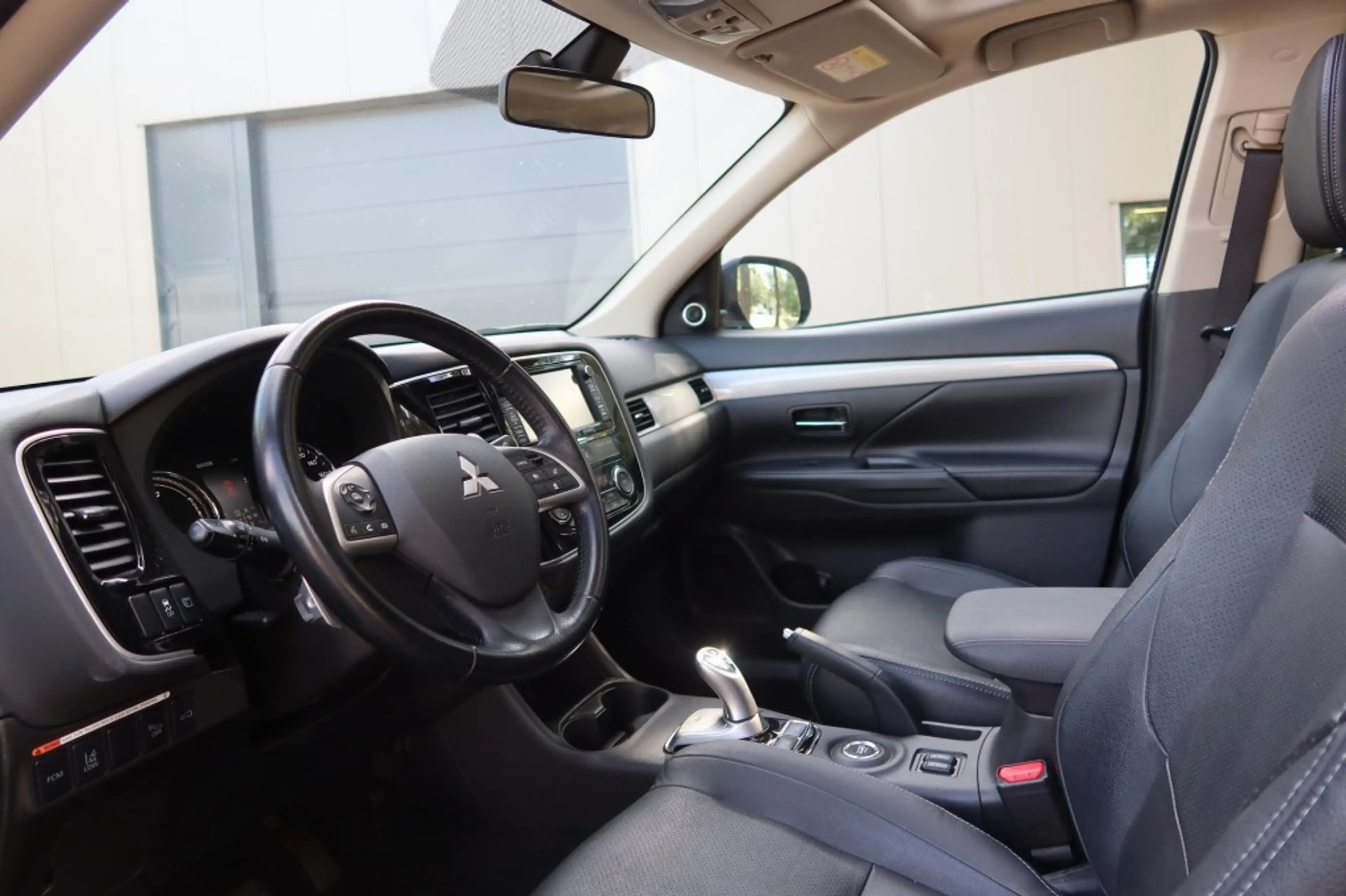 Mitsubishi Outlander 2.0 PHEV Instyle+ Clima, NAVI, Camera, Schuifdak, — photo 6