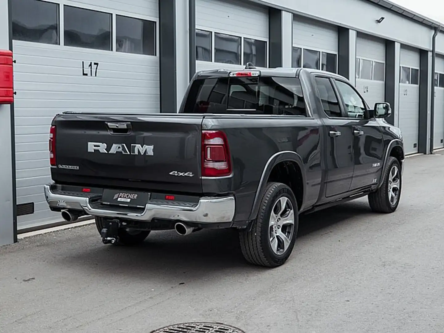Dodge RAM RAM 1500 Laramie Quad Cab Long Bed 5,7 L V8 AT ... Grau - 2