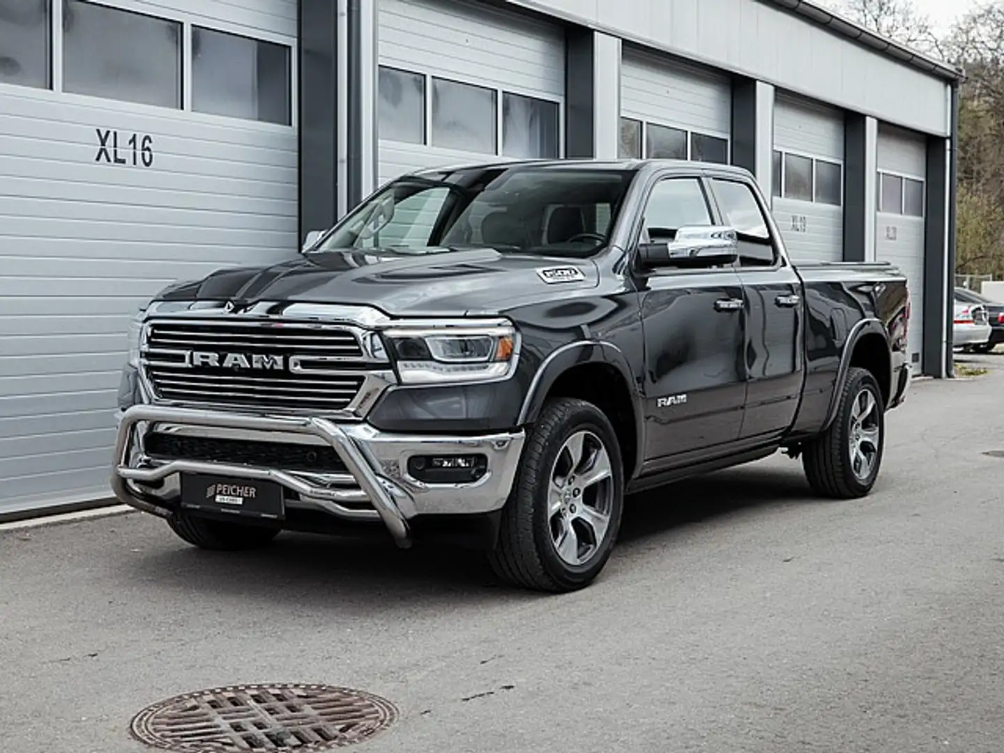 Dodge RAM RAM 1500 Laramie Quad Cab Long Bed 5,7 L V8 AT ... Grau - 1