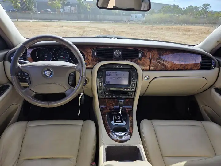 Jaguar XJ6 2005, foto 8