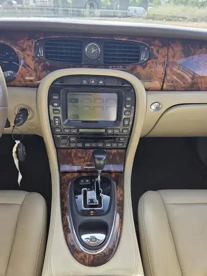 Jaguar XJ6 2005, foto 10