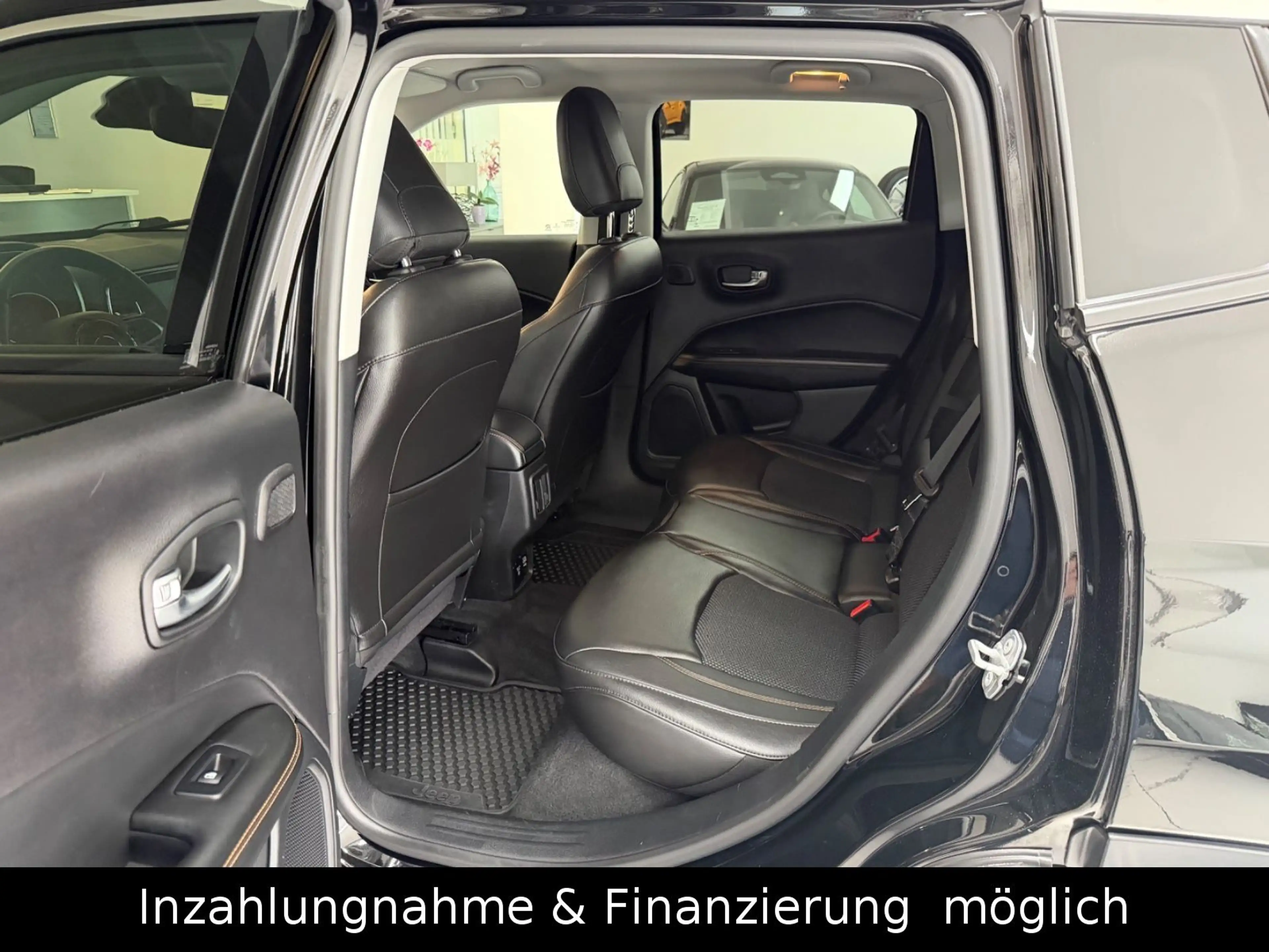 Jeep Compass Limited 4WD — photo 15