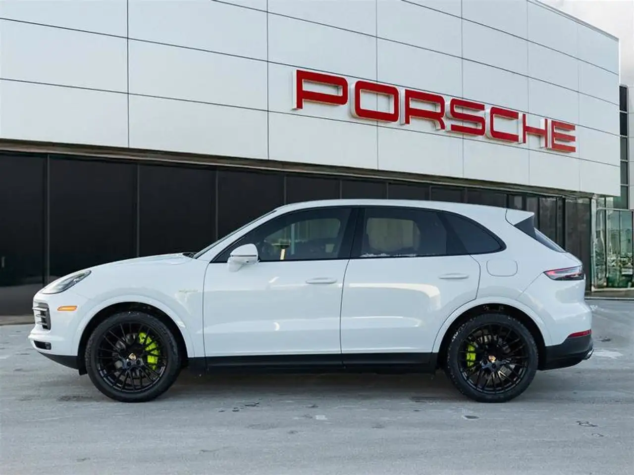 Porsche Cayenne снимка Porsche Cayenne