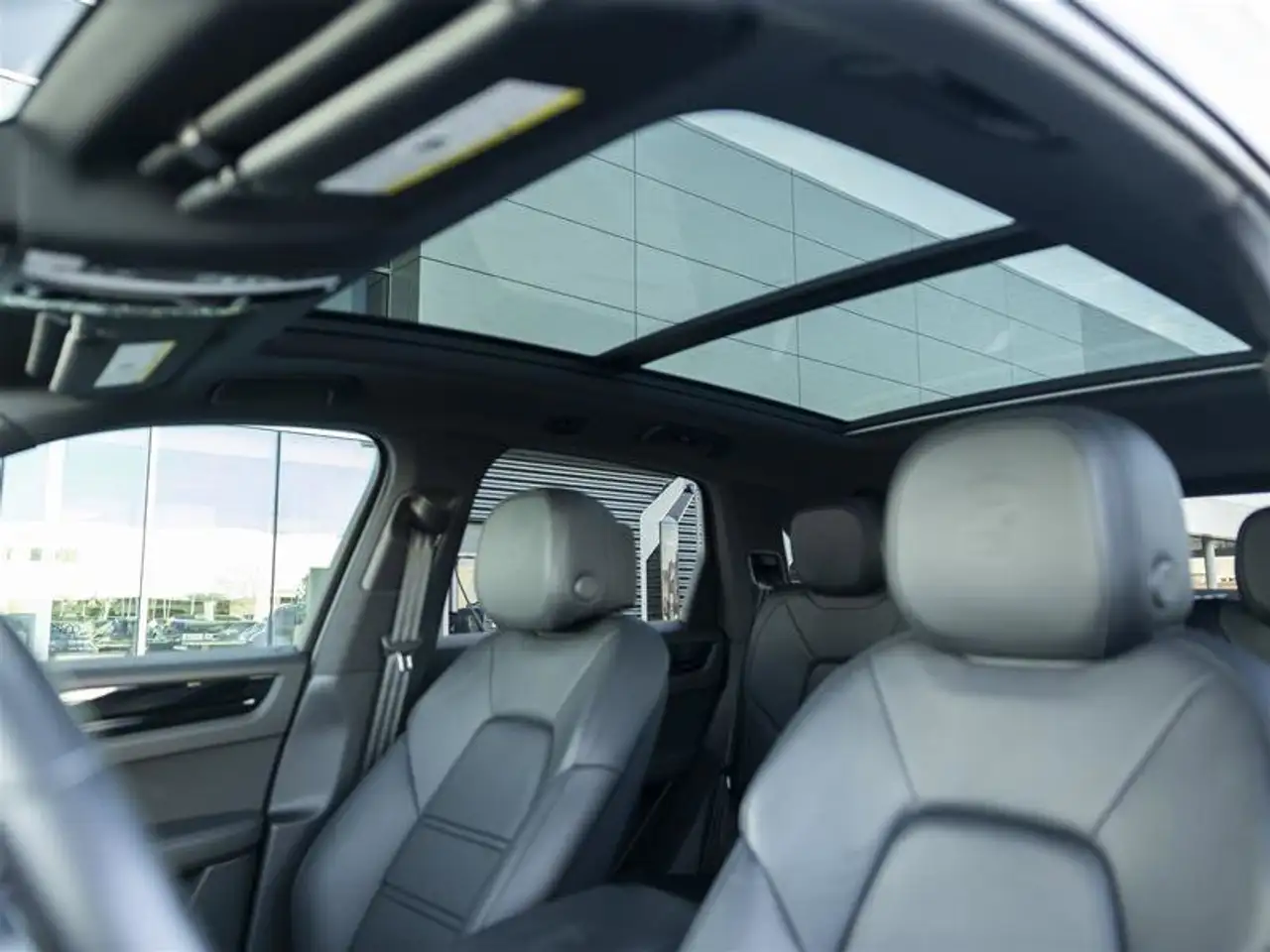 Porsche Cayenne снимка Porsche Cayenne