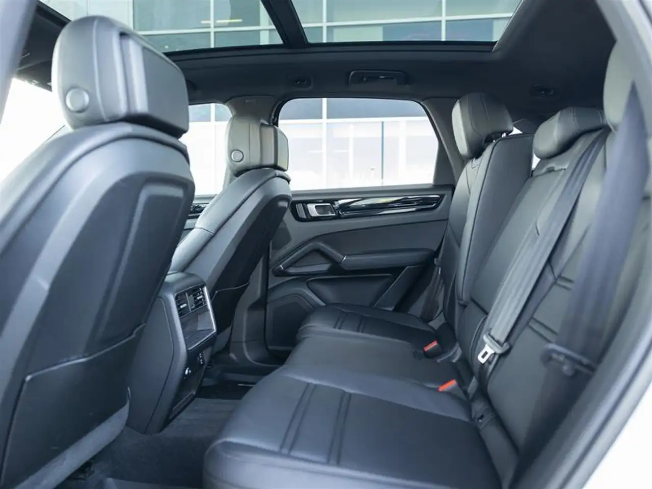 Porsche Cayenne снимка Porsche Cayenne
