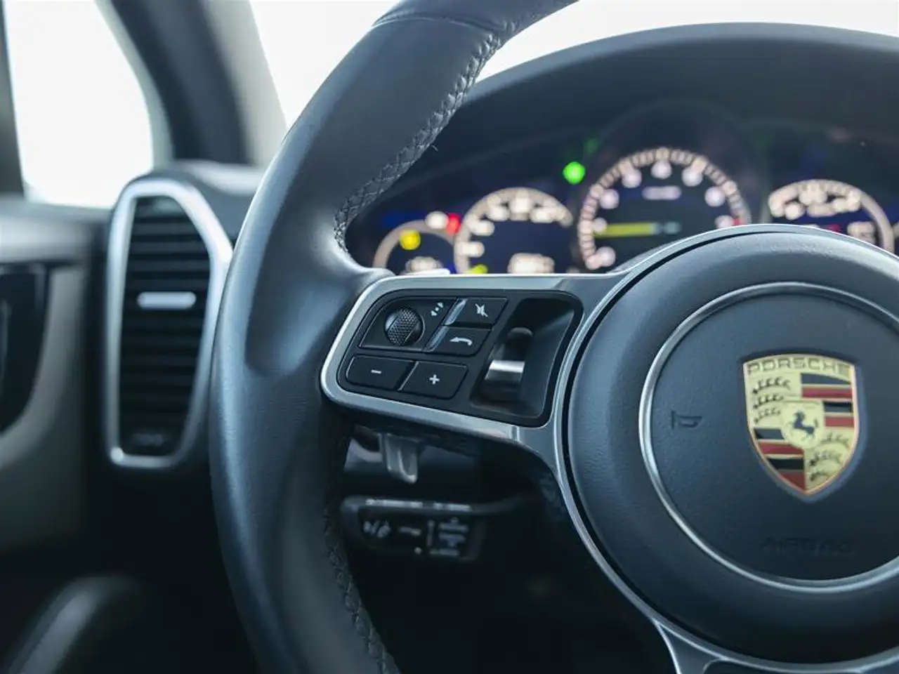 Porsche Cayenne снимка Porsche Cayenne
