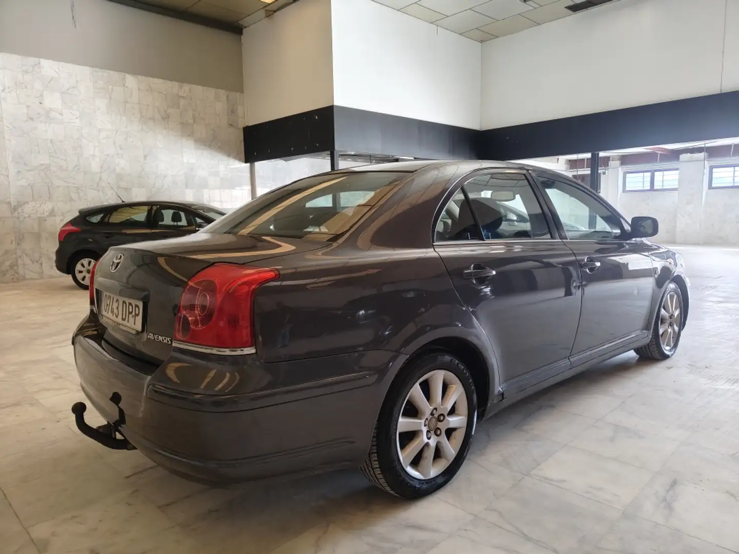 Toyota Avensis 1.8 Sol Gris - 2